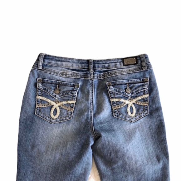 Earl Jeans, Size 8 Straight Leg Embroidered EUC Medium/Light Wash - Picture 3 of 8